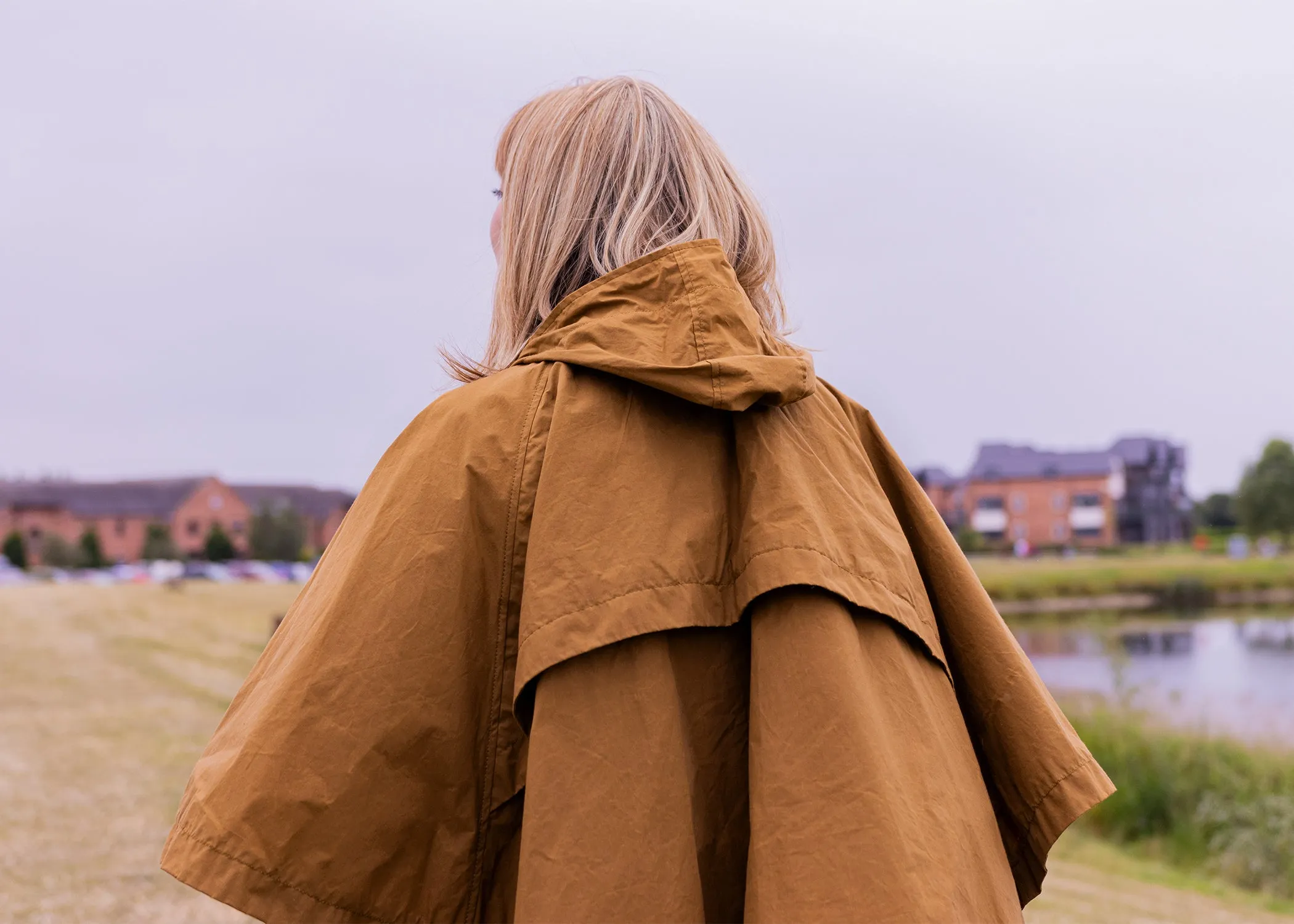 Derby Unisex Wax Cape - Burnt Sand