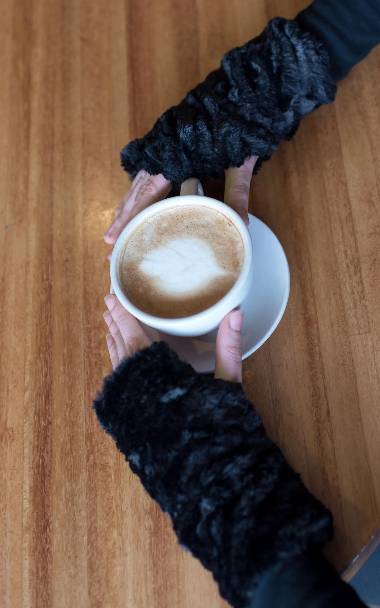 Men's Fingerless / Texting Gloves, Reversible - Cuddly Faux Fur in Ivory