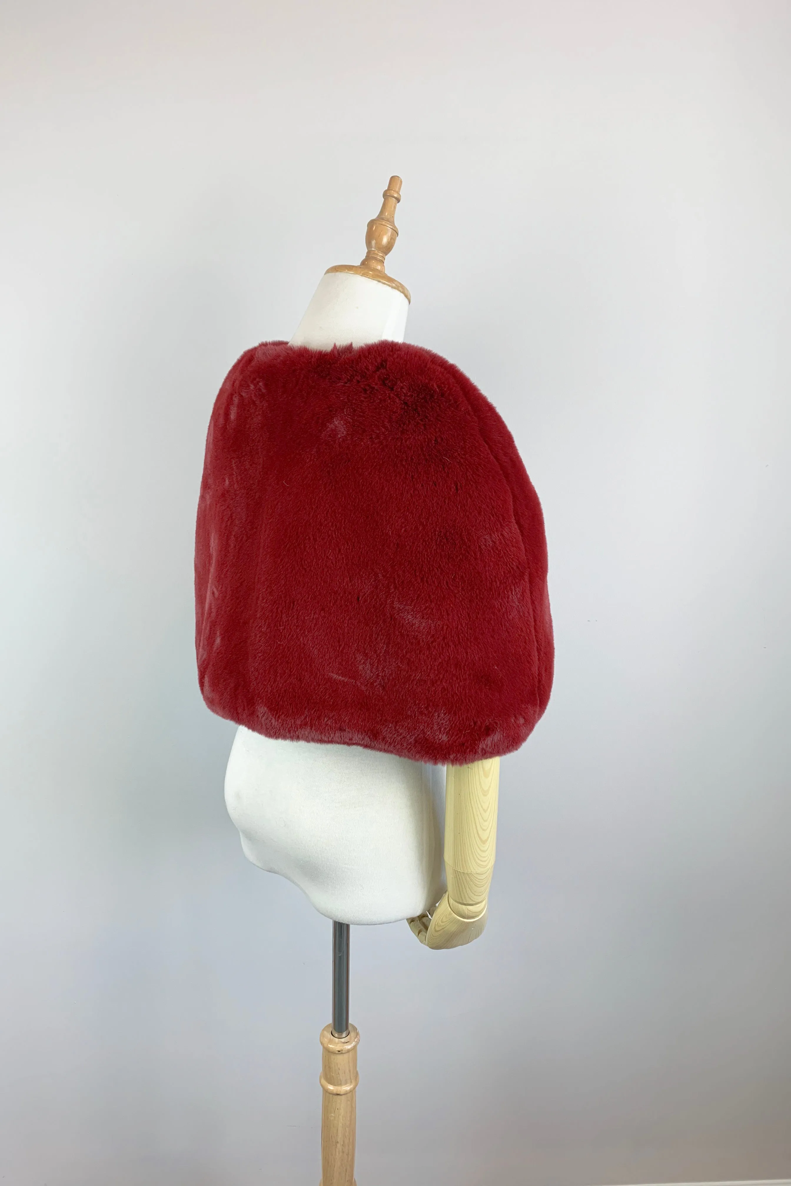 Red Faux Fur Bridal Cape (Georgina Red05)